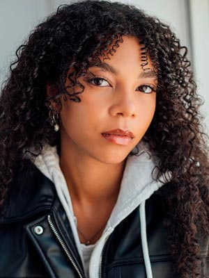 Симона Миллер в роли Калиши